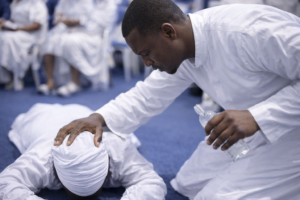 Lire la suite à propos de l’article Une âme enchaînée depuis la naissance est…